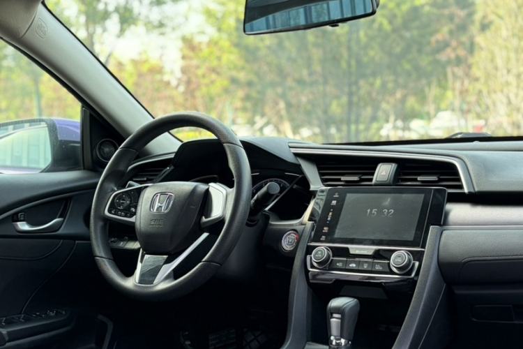 Used Honda Civic 2016 220TURBO CVT Luxury Edition Interior 12