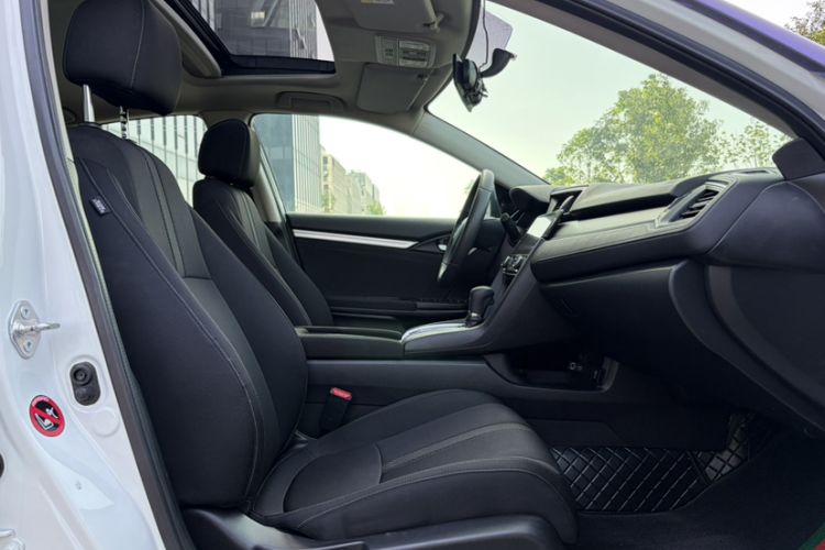 Used Honda Civic 2016 220TURBO CVT Luxury Edition Interior 14