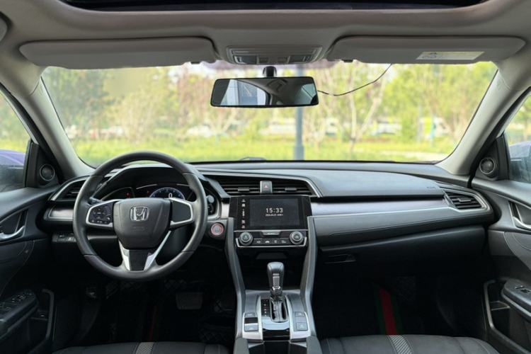 Used Honda Civic 2016 220TURBO CVT Luxury Edition Interior 2