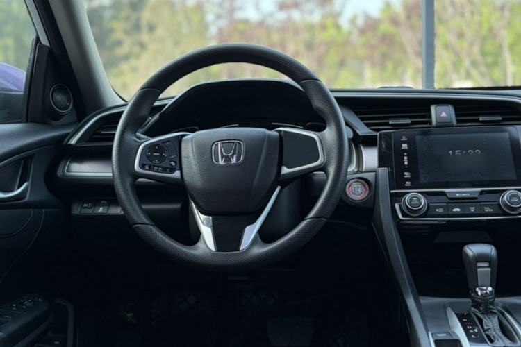Used Honda Civic 2016 220TURBO CVT Luxury Edition Interior 3