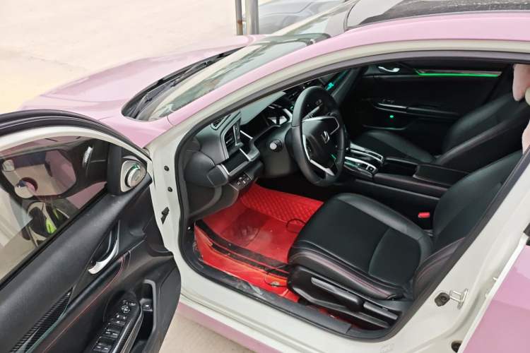 Used Honda Civic 2016 220TURBO CVT Luxury Edition Interior 3