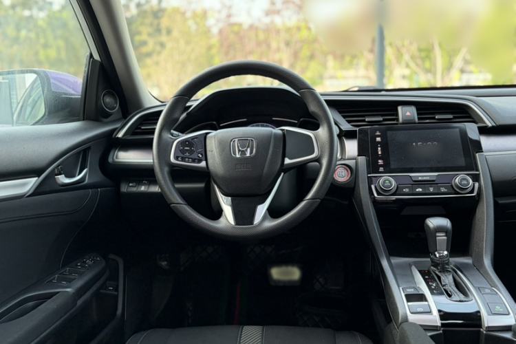 Used Honda Civic 2016 220TURBO CVT Luxury Edition Interior 4