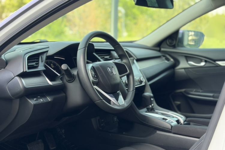 Used Honda Civic 2016 220TURBO CVT Luxury Edition Interior 7