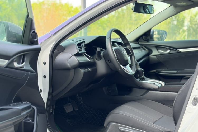 Used Honda Civic 2016 220TURBO CVT Luxury Edition Interior 8