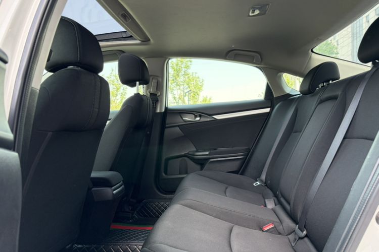 Used Honda Civic 2016 220TURBO CVT Luxury Edition Interior 9