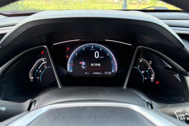 Used Honda Civic 2016 220TURBO CVT Luxury Edition Odometer Close Up