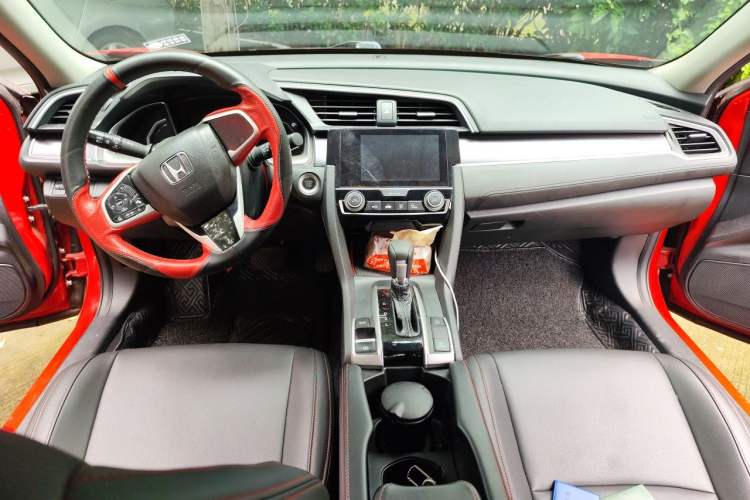 Used Honda Civic 2016 220TURBO CVT Luxury Edition Center Console