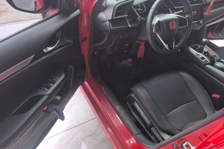 Used Honda Civic 2016 220TURBO Manual Luxury Edition Driver Seat