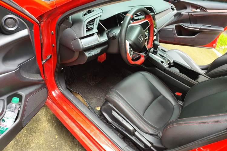 Used Honda Civic 2016 220TURBO CVT Luxury Edition Driver Seat