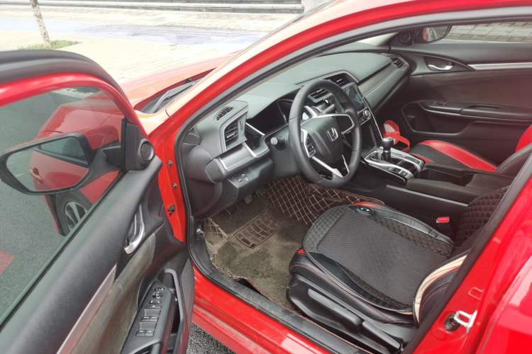 Used Honda Civic 2016 220TURBO Manual Luxury Edition Driver Seat