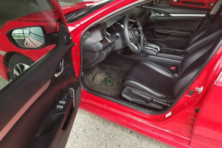 Used Honda Civic 2016 220TURBO CVT Luxury Edition Driver Seat