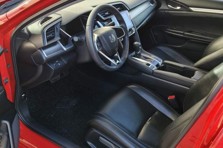 Used Honda Civic 2016 220TURBO CVT Luxury Edition Exterior 4
