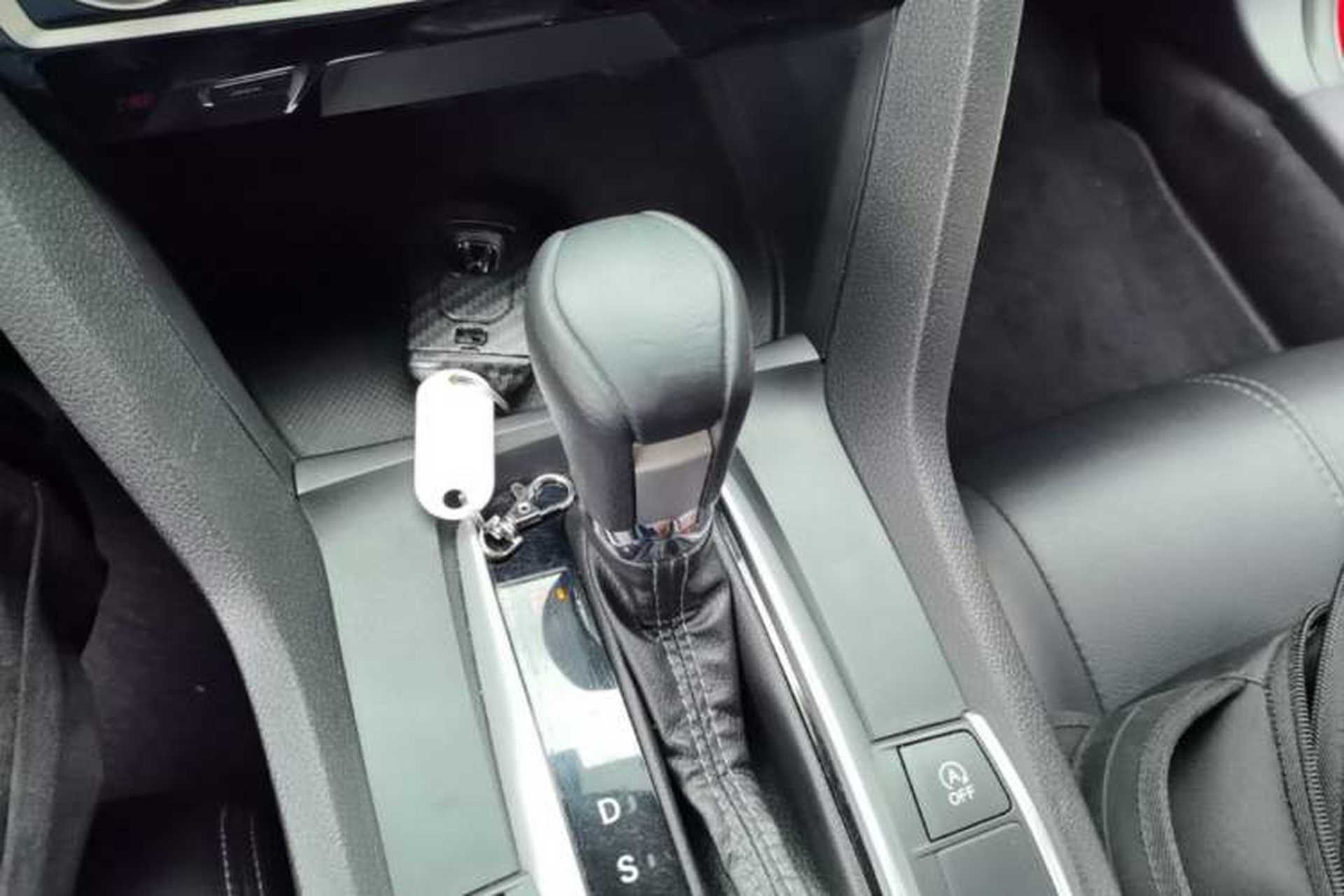 Used Honda Civic 2016 220TURBO CVT Luxury Edition Gear Lever