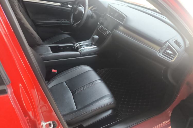 Used Honda Civic 2016 220TURBO CVT Luxury Edition Interior 10