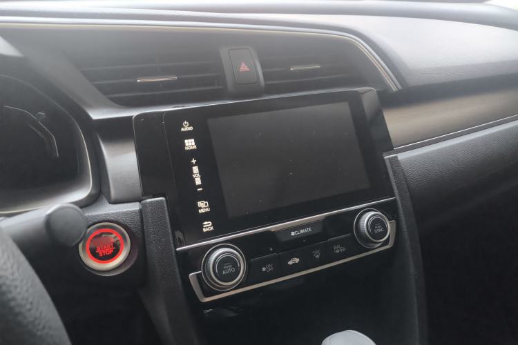 Used Honda Civic 2016 220TURBO CVT Luxury Edition Interior 3