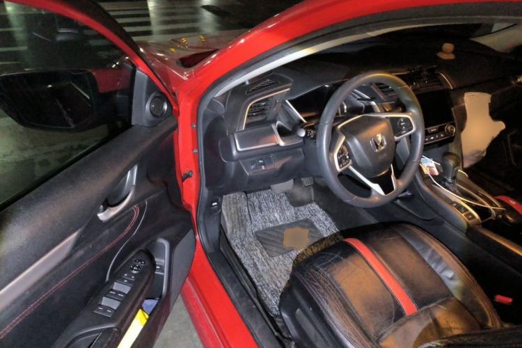 Used Honda Civic 2016 220TURBO CVT Luxury Edition Interior 3