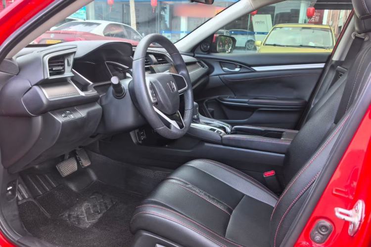 Used Honda Civic 2016 220TURBO CVT Luxury Edition Interior 5