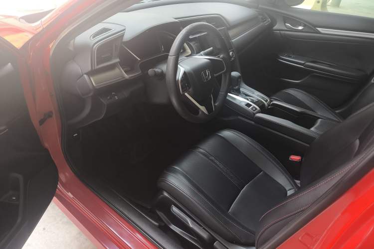 Used Honda Civic 2016 220TURBO CVT Luxury Edition Interior 6