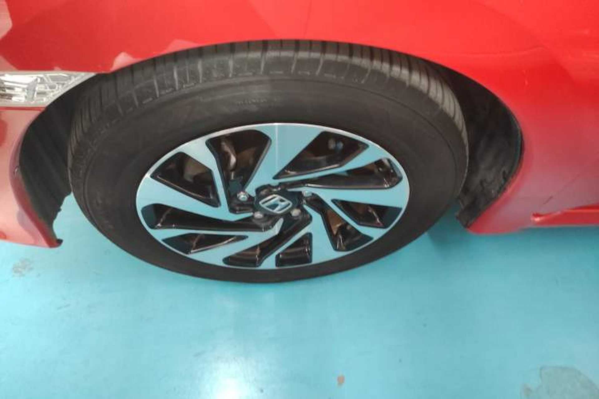 Used Honda Civic 2016 220TURBO CVT Luxury Edition Left Front Wheel Hub
