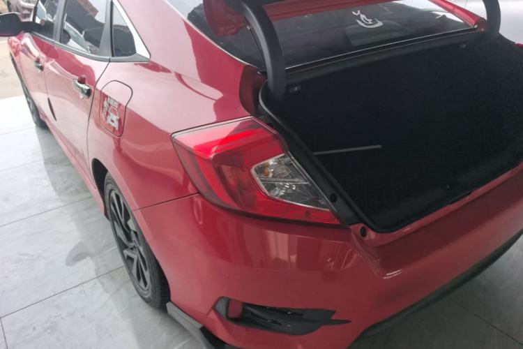 Used Honda Civic 2016 220TURBO Manual Luxury Edition Rear Left 45 Deg