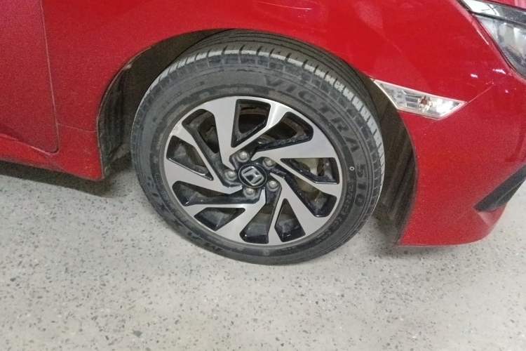 Used Honda Civic 2016 220TURBO CVT Luxury Edition Right Front Wheel Hub