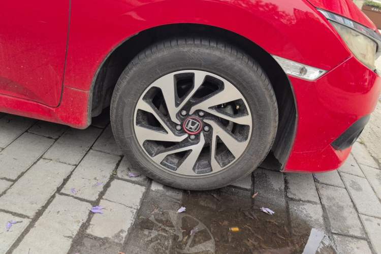 Used Honda Civic 2016 220TURBO CVT Luxury Edition Right Front Wheel Hub