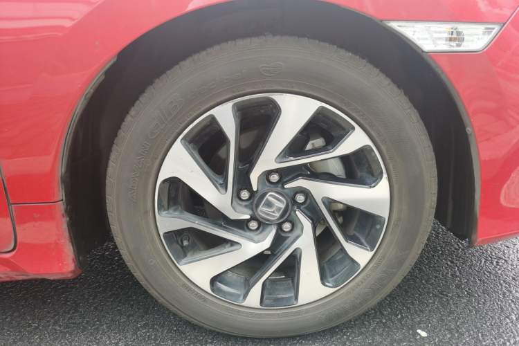 Used Honda Civic 2016 220TURBO Manual Luxury Edition Right Front Wheel Hub