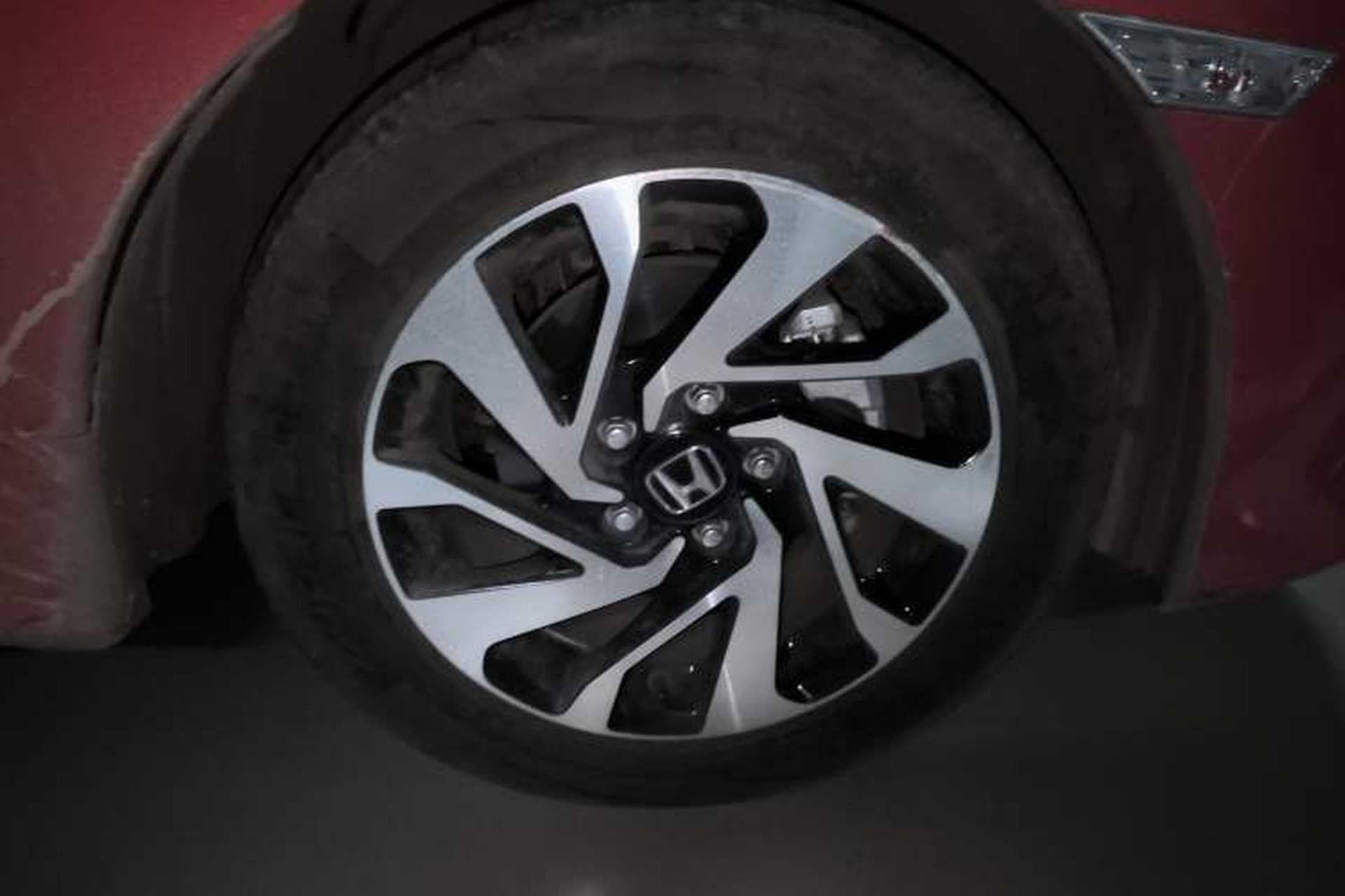 Used Honda Civic 2016 220TURBO CVT Luxury Edition Right Front Wheel Hub