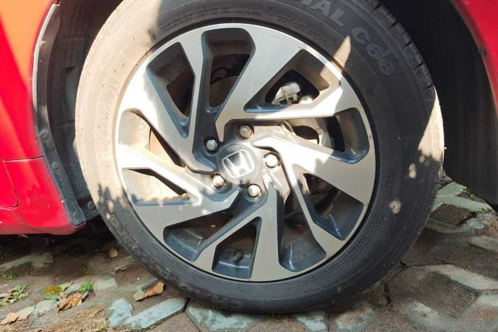 Used Honda Civic 2016 220TURBO CVT Luxury Edition Right Front Wheel Hub