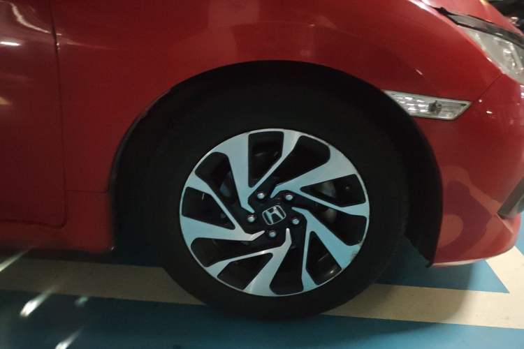 Used Honda Civic 2016 220TURBO CVT Luxury Edition Right Front Wheel Hub