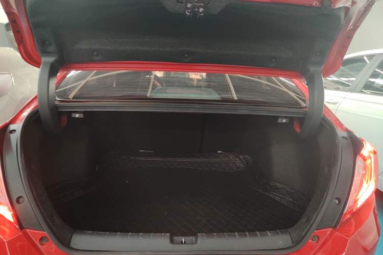 Used Honda Civic 2016 220TURBO CVT Luxury Edition Trunk