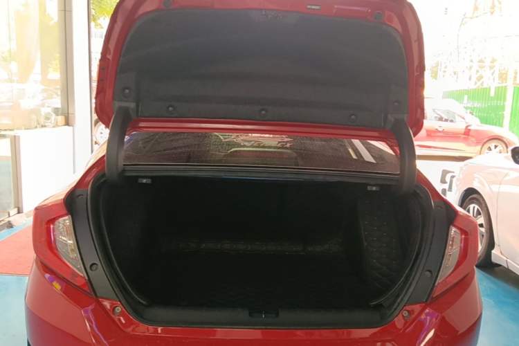 Used Honda Civic 2016 220TURBO CVT Prestige Edition Trunk