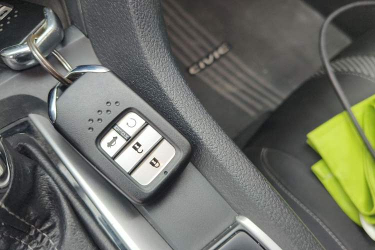 Used Honda Civic 2016 220TURBO CVT Luxury Edition Vehicle Key