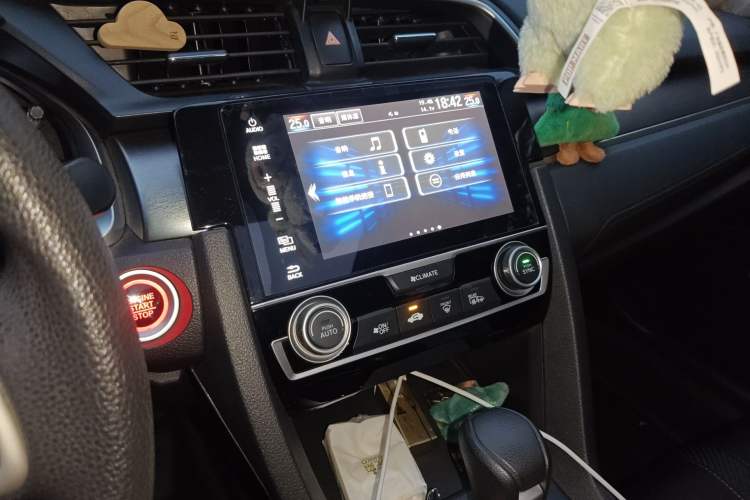 Used Honda Civic 2016 220TURBO CVT Luxury Edition Audio And AC Panel