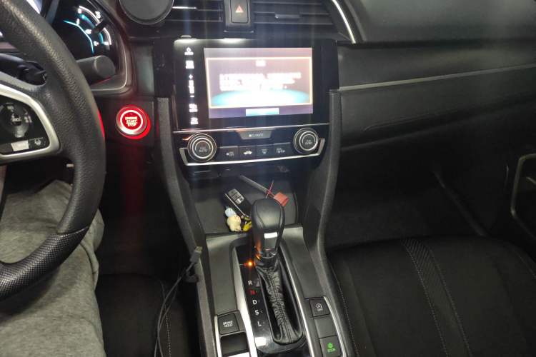 Used Honda Civic 2016 220TURBO CVT Luxury Edition Audio And AC Panel