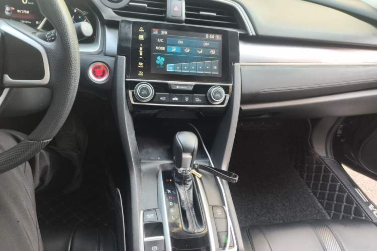 Used Honda Civic 2016 220TURBO CVT Luxury Edition Audio And AC Panel
