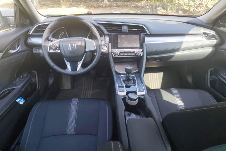 Used Honda Civic 2016 220TURBO Manual Luxury Edition Center Console