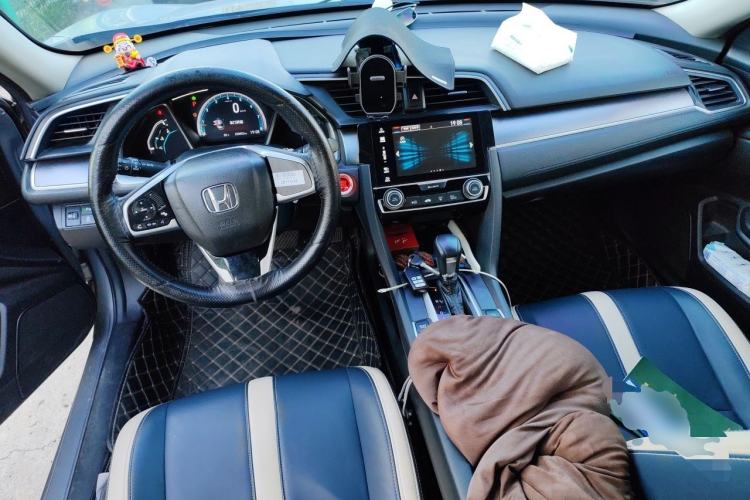Used Honda Civic 2016 220TURBO CVT Luxury Edition Center Console