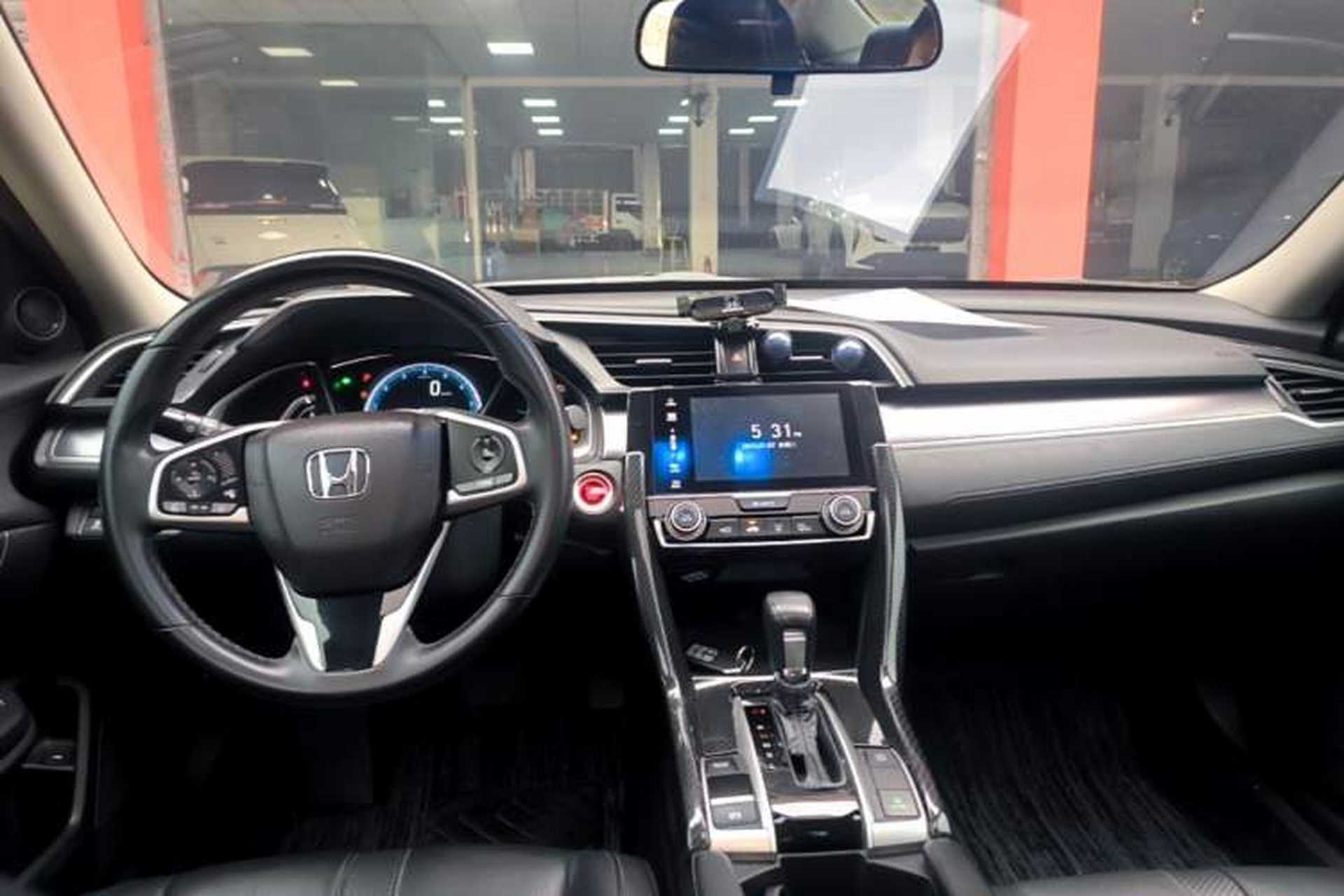 Used Honda Civic 2016 220TURBO CVT Prestige Edition Center Console