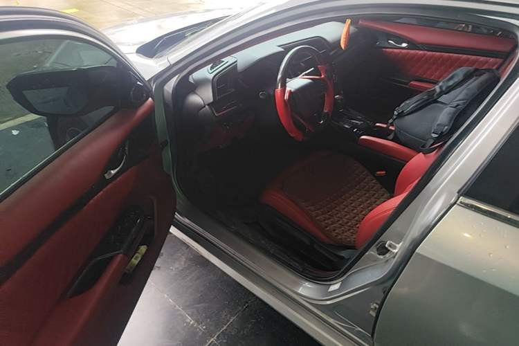 Used Honda Civic 2016 220TURBO CVT Luxury Edition Driver Seat