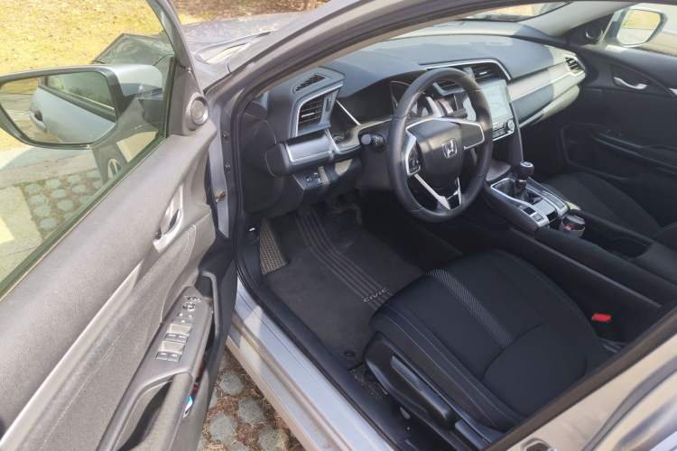 Used Honda Civic 2016 220TURBO Manual Luxury Edition Driver Seat
