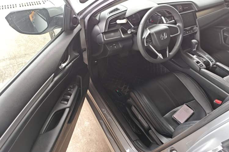 Used Honda Civic 2016 220TURBO CVT Luxury Edition Driver Seat