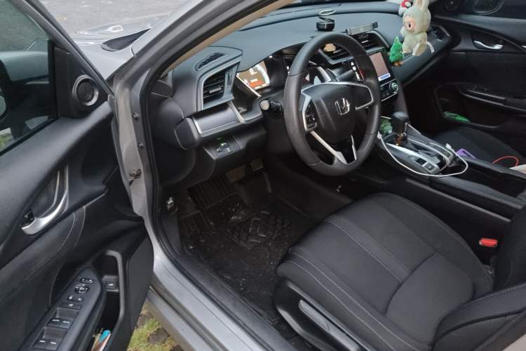 Used Honda Civic 2016 220TURBO CVT Luxury Edition Driver Seat