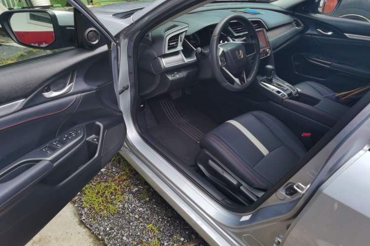 Used Honda Civic 2016 220TURBO CVT Luxury Edition Driver Seat
