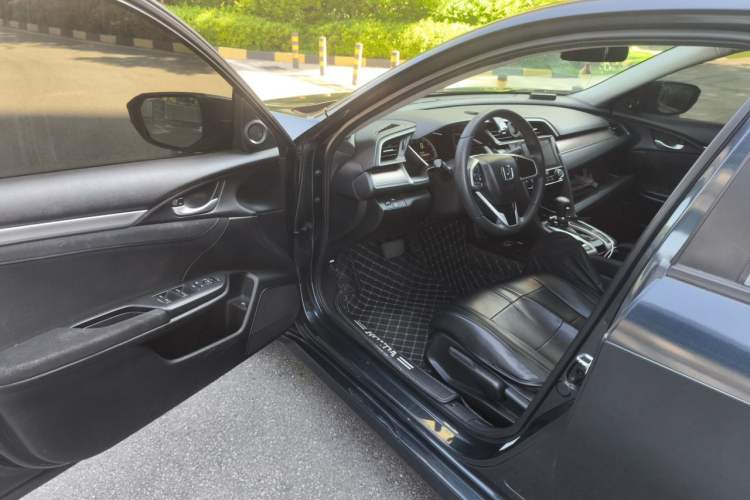 Used Honda Civic 2016 220TURBO CVT Luxury Edition Driver Seat