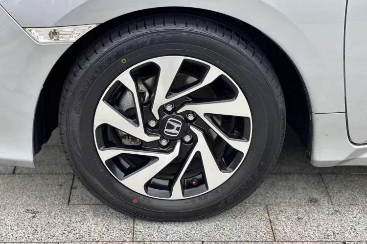 Used Honda Civic 2016 220TURBO CVT Luxury Edition Exterior 9