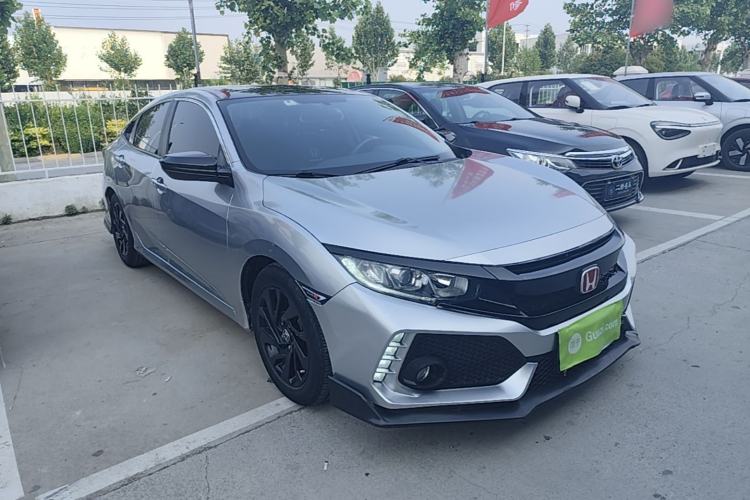 Used Honda Civic 2016 220TURBO CVT Luxury Edition Front Right 45 Deg