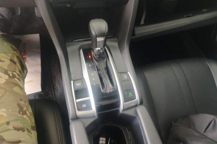 Used Honda Civic 2016 220TURBO CVT Luxury Edition Gear Lever