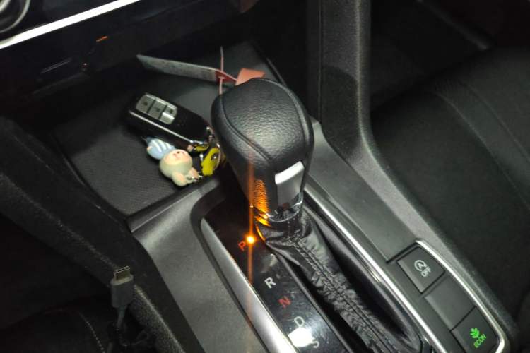 Used Honda Civic 2016 220TURBO CVT Luxury Edition Gear Lever