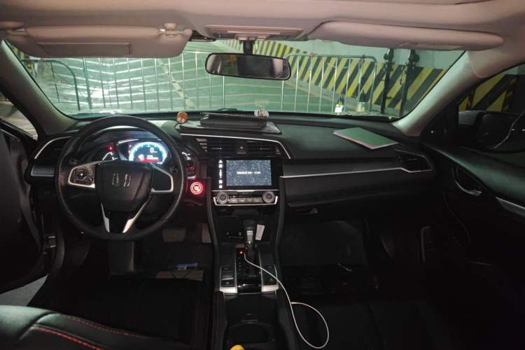 Used Honda Civic 2016 220TURBO CVT Luxury Edition Interior 2